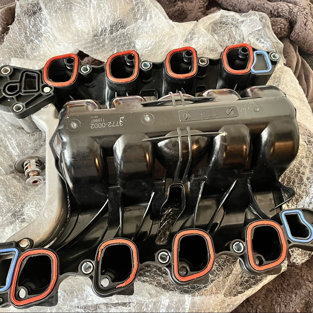 Intake 4.6L With Thermostat (1998-2008) (Grand Marquis )